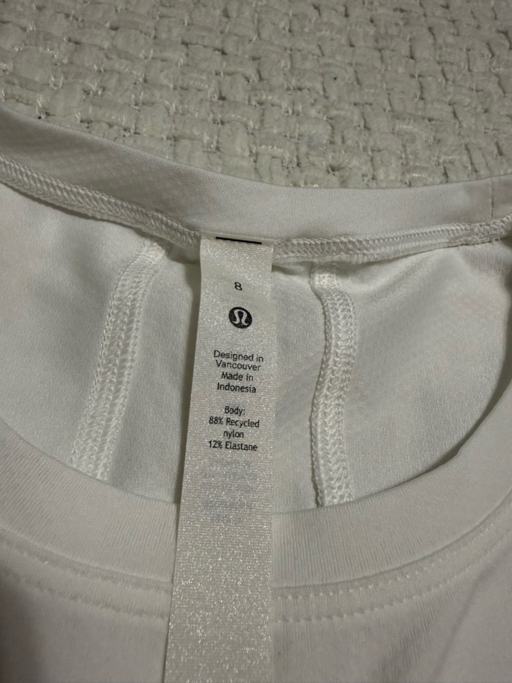 Lululemon women’s NEW abrasion resistant cropped training long sleeve.  Size 8. - Picture 3 of 5